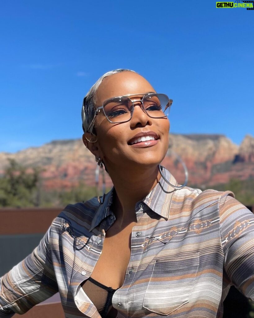 LeToya Luckett Instagram - ✨BURFDAY BLISS✨

43 & full of life, love & gratitude. 
God, I thank you. I praise you. I exalt your name. You have givin me another year around the sun. I don’t take that for granted. I feel so blessed. I feel so much joy. I feel peace & I wouldn’t change a thing about my journey in this life so far. Looking forward to seeing what God has for me this year. Lord, I love you & I trust you. Thank you ❤️

✨Thank you for ALL of the lovely Burfday wishes!! Y’all are the BEST!! My heart is full! ❤️🙏🏾🥰✨