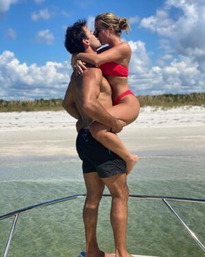 Jessie James Decker Instagram - Happy birthday to the love of my life @ericdecker 🎉 37 looks good on ya daddy 😙