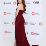 Sophia Bush Instagram - That joyful feeling when you learn that the #EltonJohnAIDSFoundation has raised over $600 million to help people since it launched. And now their Rocket Fund is fueling the mission to end AIDS for all. Incredible @ejaf 🫶🏼 #EJAFOscars

Thank you for the red carpet photos,  @gettyentertainment.