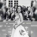 Paula Echevarría Instagram - Adoro esta ciudad.. adoro este festival ♥️ @festivalmalaga
Gracias Málaga por tu calor, siempre 🫶🏼

Vestido @marcoymaria 
Sandalias @aquazzura 
Joyas @delparamovintagejoyas 
Clutch @fahomamadrid
Maquillaje y peluquería @mikvarez para @yslbeauty 
#yslbeauty 

Fotos de interior @manuelmartosc 
Fotos alfombra @lorenzocarnero2000