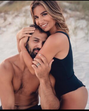 Jessie James Decker Instagram - Happy birthday to the love of my life @ericdecker 🎉 37 looks good on ya daddy 😙