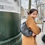 Suzu Hirose Instagram - 弾丸だったけど、やっとおパリの旅は満たされる。たのしかった。バッグのチャックはいつも空いてる

@louisvuitton 
#LVFW24