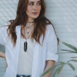 Amina Khalil Instagram - كل سنة وانتم طيبين ✨ 
رمضان كريم 🤍🙏🏼 
Wishing everyone a blessed month ahead.. 
May you all find peace, love and balance throughout 🪷 

Feels very different this year to not be working on a show for the first time after 13 years.. the endless days and nights on set.. the excitement of the first airing.. the billboards on the streets.. can’t say i dont miss it, because ofcourse a part of me does.. 
But, im so grateful for the things I was able to accomplish and experience nevertheless.. 
Taking time to reflect, relax, work on myself, and do other things Ive always wanted to do but never had the time to, gives you perspective and really makes you count your blessings.. for even the littlest of things.. 🌿🙏🏼 

Goodluck to all my friends who have Ramadan shows this year, i’ll be watching and supporting you all 🫶🏻 ربنا معاكم يا حبايبي 

Happy Ramadan everybody ! 
Eat. Pray. Love ! 
🤍💫 

Jewelry by: @11_11egypt