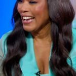Angela Bassett Instagram - Welcome to the family @911onabc ❤️

@im.angelabassett joined us to talk about what we can expect from season 7 of the series.

#angelabassett #actress #tv #show