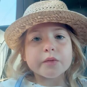 Jésica Cirio Instagram - MI FINDE ❤️
1- Mi vida entera 👧🏼 Su look de @coco.bsas
2- Selfie 🤳🏻 @victoriafprieto
3- Imitando a mamá 😂
4- Siempre mimos 🥰
5- Girl team 🫶🏻 @lulydrozdek @victoriafprieto @camihoms
6- Un poquito de boxeo con @thianyboxing 🥊
7- Te amo tanto
8- Alguien me robó el celu 😜
9- Selfie x2 con ella ❤️