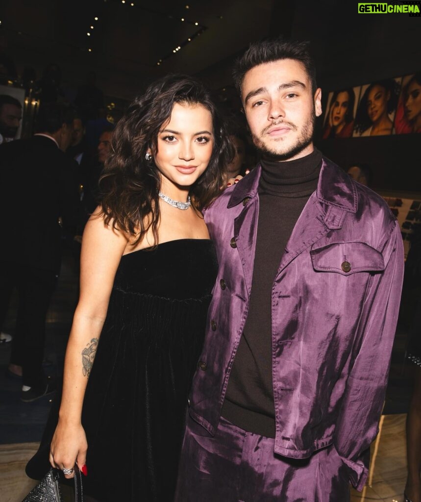 Isabela Merced Instagram - Davis and Aza at the Armani event!! 🐢 so here is a Turtles All the Way Down post for uuuu 💕
Thank you for bringing us together Mr. Armani and the team at @giorgioarmani @armanibeauty