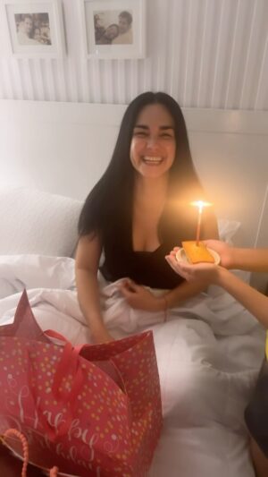 Scarlet Ortiz Instagram - Hoy es el cumpleaños de mi CARAOTICA @ortizscarlet  ya son 24 años celebrando tu día. Te amo profundamente y deseo que cada sueño que tengas se materialice. ❤️❤️😘😘