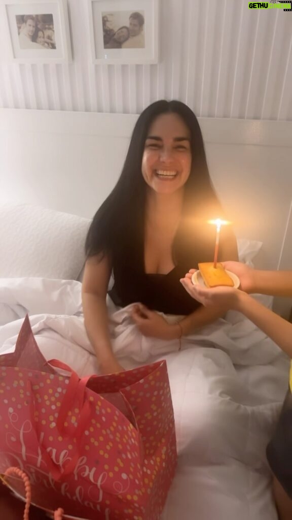 Scarlet Ortiz Instagram - Hoy es el cumpleaños de mi CARAOTICA @ortizscarlet  ya son 24 años celebrando tu día. Te amo profundamente y deseo que cada sueño que tengas se materialice. ❤️❤️😘😘