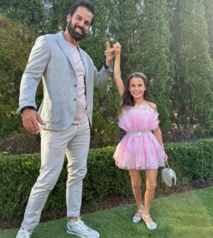 Jessie James Decker Instagram - Happy 10th birthday to my favorite girl in the whole world. Vivianne Rose you showed me what unconditional love is the day you were born. You light up every room you enter and I know you were born to do incredible things.  I’m so lucky to be your mama and I thank God for you every day. Happy birthday beautiful💖