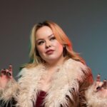 Nicola Coughlan Instagram - M💊A😈G💅🏻G🖊️I🍩E

9 Days till #BigMood

Premiering on @channel4 🇮🇪🇬🇧 Thursday 28th March 10pm

Coming to @tubi in 🇨🇦🇺🇸 in April