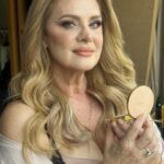 Erika Buenfil Instagram - Tú puedes ser quien tú quieras. #makeup @vicoguadarrama #pelo @aleamayamakeup