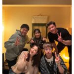 Nozomi Sasaki Instagram - .
先日秋田に帰って、
プチ秋田会👹
それぞれの分野で頑張っている人達と楽しくワイワイご飯♡
みんなと秋田で会えて嬉しい！
2件目では優くんの生歌聞けた🎸
歌でお店のお客さんみんなと一つになれたのが素敵な思い出。

#秋田会