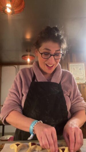 Mayim Bialik Instagram - Let’s bake #hamantaschen for #Purim, shall we? Yes, #vegan ! - and also GF options discussed. 🧑‍🍳
