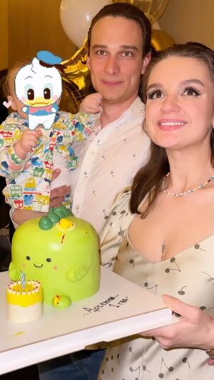 Anastasiya Slanevskaya Instagram - Вчера был прекрасный душевный праздник ! День рождения нашего малышуши Арсюшеньки!!! Спасибо наши любимы родные ,Сашуня и Андрюша,за незабываемый вечер!!! Мы вас очень любим!!!! Лента давно стала семейным альбомом 🥰! Вот вам и нам самые приятные,ироничные и счастливый моменты от нашей ,тереть уже очень большой ,славной семейки🤪🥰!!
 С днем рождения,наша звездочка!! (Там мамочка называет малышку🥰)!!!