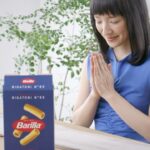 Marie Kondo Instagram - @Barilla and Marie Kondo are teaming up to show you how to creatively reuse your Barilla boxes to mail pre-loved products after selling them online.

Discover these packing tips and share with us how you try it out for yourself using #BarillaSecondhandBox 📦♻️

Happy Global Recycling Day! 🌍

#GlobalRecyclingDay #BarillaSecondhandBox