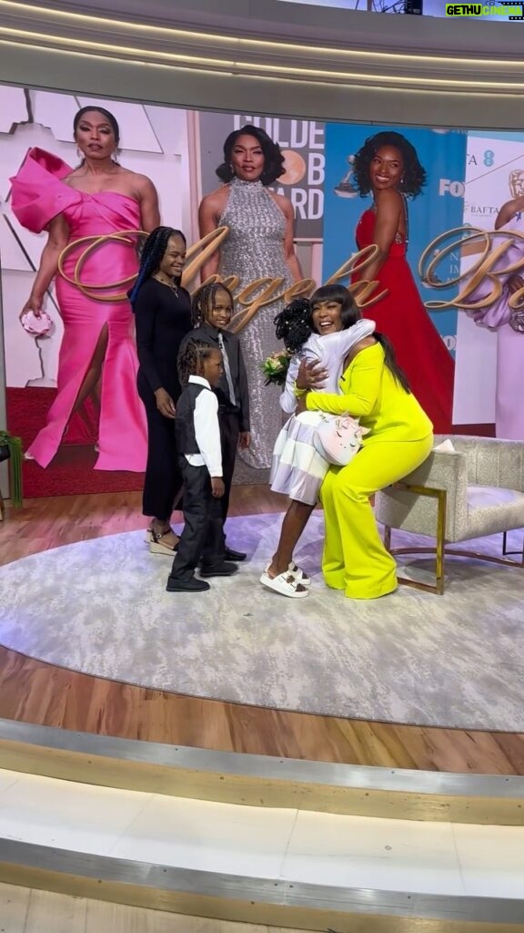 Angela Bassett Instagram - In 2020, we surprised young Ariyonna Cotton with @im.angelabassett after she went viral. 4 years later, we surprised Angela right back! Watch their sweet reunion from today’s show. 🥹❤️