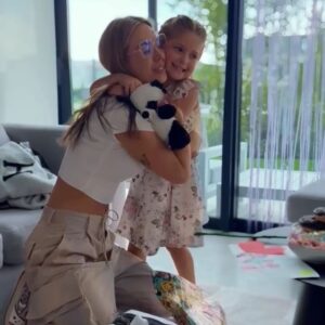 Jésica Cirio Instagram - MI CUMPLE 🎉 
Cada cumpleaños lo vivo con mucha alegría y gratitud. 🙏🏻

Para mí no es una fecha más, sino la oportunidad de celebrar la vida con la gente que forma parte de la mía. Mi hija, mis afectos, mis amigos y mi amor. Este año decido aprender de lo vivido y mirar hacia adelante y seguir construyendo mi camino como siempre lo hice.

Les comparto algunos momentos de mi festejo de hoy. 🥰