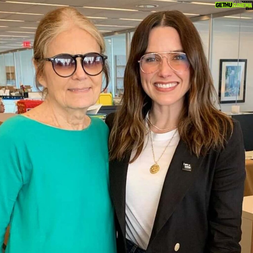 Sophia Bush Instagram - This woman helped us all to change it all. Happy 90th, @gloriasteinem. I will never get over having you as the inaugural guest on @workinprogress years into being able to ask your advice in this life. I will also never get over the fact that college journalism student me grew into grown up me that gets to ask her hero for advice.

And? I reaaally love that @gettyimages captured our first meeting. The moment where the world saw my soul leave my body, my brain melt, and my short circuiting self have to figure out if I should hug you or kiss you. Glad some part of me knew that a hug was the correct answer for a “nice to meet you” moment. Your patience is inspiring. As is your eyewear. You sweet soul. Bless you. ❤️‍🔥