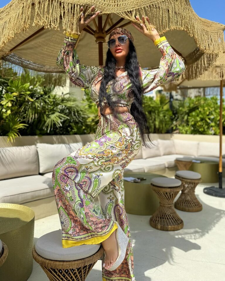 Lamitta Frangieh Instagram - Cuban vibes 🍸 @FashionNova amazing set Maldives satin green combo ! 
.
.
#fashionnova #fashionnovaambassador #fashionnovacurve #fashionnovafit #fashionnovashoes #usa #lamittafrangieh #spring #march