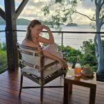 Kylie Minogue Instagram – Aaaaaahhhhh … 🌊🐚 Mini-break in this absolutely stunning part of @australia @qualiaresort @hamiltonisland … LOVED!!! #seeaustralia #hosted