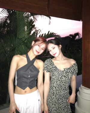 Cho Mi-yeon Instagram - 🏝️🌅