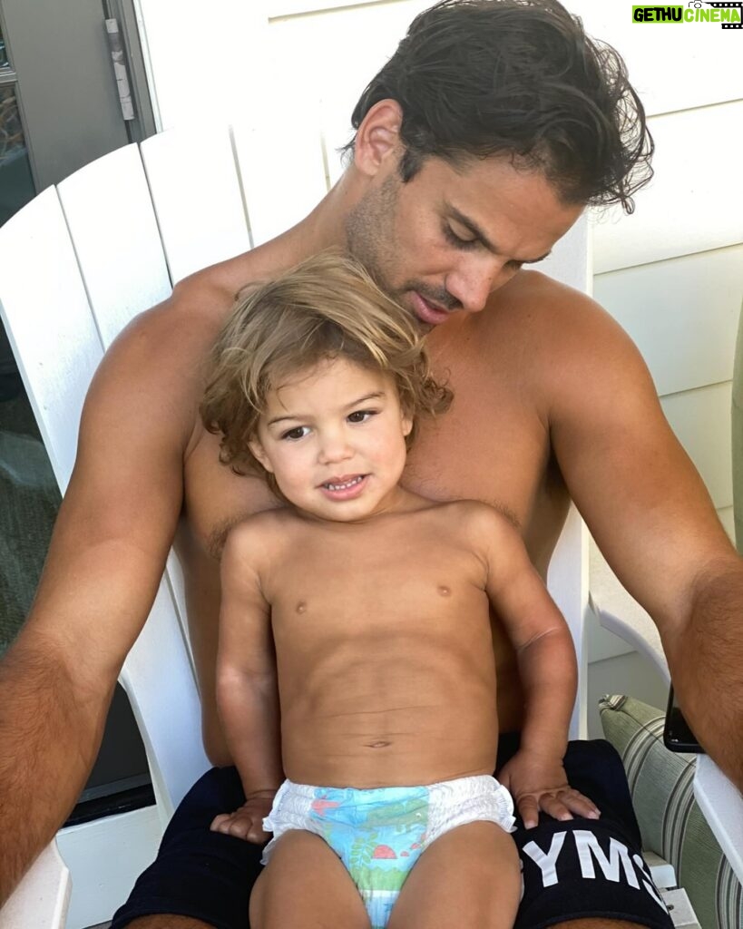 Jessie James Decker Instagram - Happy 6th birthday to my sunshine Forresty☀️ the day you were born on that snowy day in Colorado you truly lit up our lives super star⭐️ always entertaining us and keeping us on our toes with your wild child spirit! I can’t wait to watch you rock this world one day 🤘🎧🎸 we love you baby☀️🤘⭐️💙