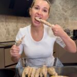Olga Orlova Instagram - Ну, что, девчули… До лета рукой подать, пора приходить в форму 😂
Кто со мной?!🤪😅