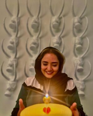 Narges Mohammadi Instagram - بماند به یادگار از تولد امسال 
ممنونم از فریبا و مهرداد عزیز برای ساختن این شب زیبا