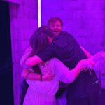 Nicolás Vázquez Instagram - Cuando encontré esta pieza me enamoré de ella. Fue amor a primera vista. Me generó inmediatamente ganas de adaptarla, producirla y dirigirla, porque habla del poder del amor y del acompañamiento, y eso me atravesó por completo. Trabajé con sensibilidad y respeto, empoderando al amor, que es en lo que mas creo. @gimeaccardi y @andresgill me la hicieron muy fácil, porque conectaron y se entregaron desde el minuto uno. Gime demuestra que es la mejor actriz de su generación. No tenés techo, son magnética y excelencia. Andres demuestra talentoso que es interpretando su personaje espectacularmente.
Los dos transitan esta tierna historia de una manera muy natural y cotidiana haciendo que durante una hora conectes un poco más con la vida. Con el aquí y ahora.  Estoy tan orgulloso de lo que logran en el escenario!  Como siempre, me acompaña un equipo de producción, artístico y técnico espectacular, agradecido con ellos, siempre! Comandado por @candelariaaudi y @armodamian de manera única.
Son distintos!!  El teatro debe ser una experiencia y les aseguro que ésta lo es para todos nosotros. Es inevitable que llegues de una manera a ver “En otras palabras” y te vayas de otra…ya está pasando. La gente sale muy movilizada, atravesada y agradecida…estamos superando cualquier expectativa. 
Repito tanto Gime como Andres hacen una interpretación excelente y se entregan en el escenario. Esta obra hace bien!
No dejen de verla, la recomiendo de todo corazón. 
Gracias, una vez más, por confiar y apoyar mis proyectos. 
Estamos felices y agradecidos. 
Todo lo que me desean a mi, el doble para ustedes. 🩷♾️
Gracias por abrazar esta historia.  Gracias de corazón!