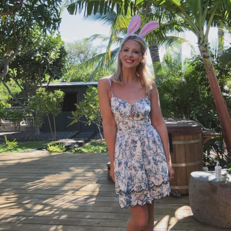Sarah Michelle Gellar Instagram - Hoppy Easter from paradise 🐰