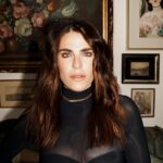 Karla Souza Instagram - Una noche llena de nostalgia! 11 años del estreno de “Nosotros Los Nobles”
No se pierdan la oportunidad de volver a ver “Nosotros Los Nobles” en @cinemex a partir del 11 se abril en todo el país. 

Vestido: @maisonalaia @elpalaciodehierro
Zapatos: @louboutinworld
Reloj: @omega
Joyería: @cartier