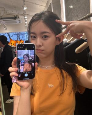 Park Ji-hu Thumbnail - 432.7K Likes - Most Liked Instagram Photos