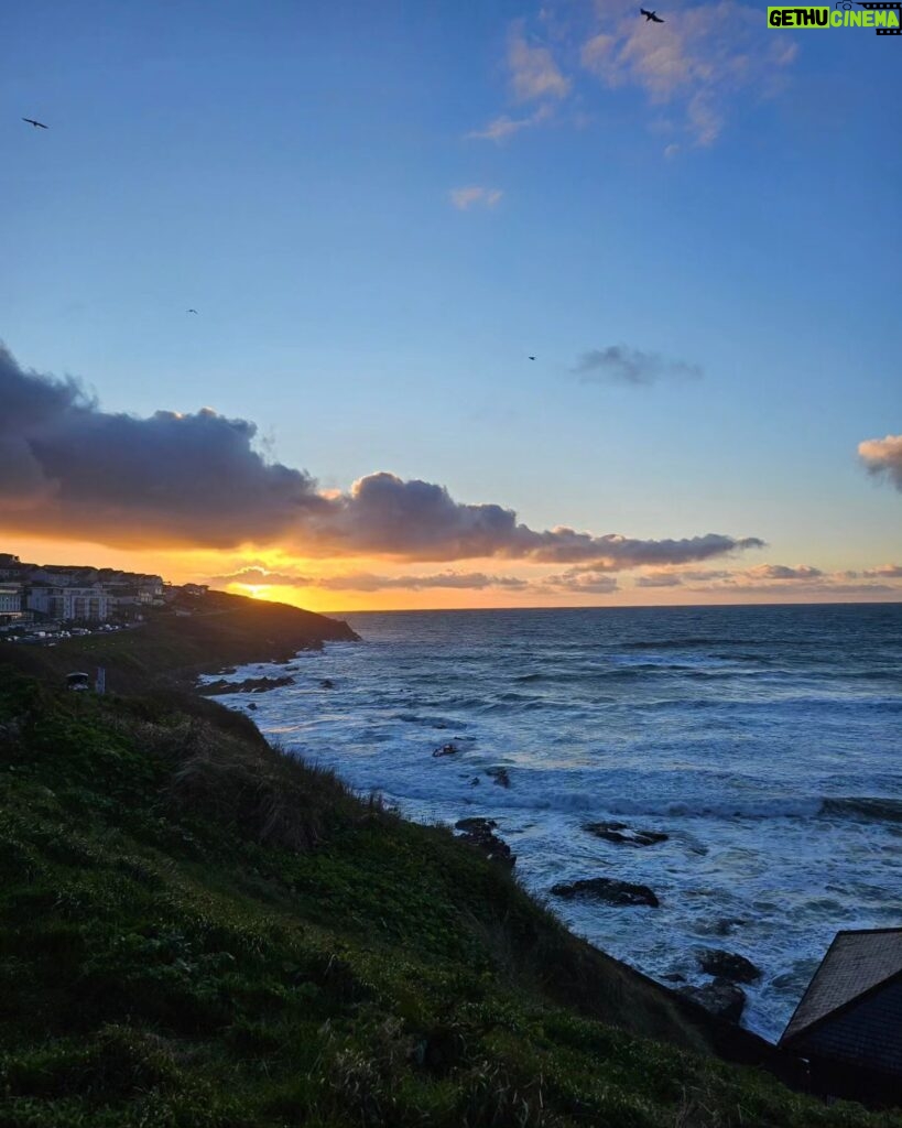 Fearne Cotton Instagram - A special 24 hours in Cornwall with @mrsgifletcher visiting our dear mate @howtoglitteraturd 
A huge thanks to the @theheadlandcornwall for having us and making us feel so at home. 
Last nights sunset was bloody magical. Deep feelings of gratitude for the people in my life today. There are some bloody good eggs out there and I think sometimes in the noise of life we forget how much goodwill and love there is.
If you're feeling a bit down in the dumps today remember there are people out there that love you and are cheering you on from the sidelines. You don't need a huge gaggle of people to be cheering you, just one or two properly in your corner. Today I'm grateful for all those good eggs in my life. 
I also remember someone I know (but won't mention) making a snarky comment about earnest/thoughtful posts under photos of sunsets and how they couldn't stand it. Well this ones for you. 🤣
If a golden sunset doesn't move you and get you thinking big, then that's tough tits for you. I loved every glorious second. 
Love and good vibes to you all this Easter weekend. 🐣
Ps if sunsets arent your thing, scroll along to meet my new mate.