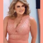 Erika Buenfil Instagram - Uno tiene en sus manos el color de su vida.  Al final los verdaderos lujos son el tiempo, la salud, la buena compañía, la mente tranquila y la libertad de elegir lo que quieras hacer.