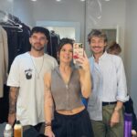 Gimena Accardi Instagram - ahorita ya, con juana. hermosa mesazaa 💘 @juanavialeoficial @lamesazarg 

💅🏼el lookazo:
Make up: @verofioravanti
Pelo: @magbeyfeld
Styling: @marianoradetichok para @inside_studios 
Vestido: @juacantillo para @seluoficial 
Zapatos: @lachicadelosstilettos
Accesorios: @jitric_jc
Content Creator: @nicobrizio