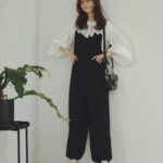 Nozomi Sasaki Instagram - 私服。
cottonシャツの襟が特にお気に入り✨
サロペットはチャックなどもなく、下から履くだけで楽ちん！皺もなりにくい素材！

outfit @intimite_onemile 
bag #GUCCI
shoes #daniellaandgemma
メガネ：#iNtimitebyEYEVAN