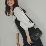 Nozomi Sasaki Instagram - 私服。
cottonシャツの襟が特にお気に入り✨
サロペットはチャックなどもなく、下から履くだけで楽ちん！皺もなりにくい素材！

outfit @intimite_onemile 
bag #GUCCI
shoes #daniellaandgemma
メガネ：#iNtimitebyEYEVAN