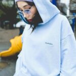 Riisa Naka Instagram - だいすきなLA拠点のMadhappy🇺🇸✨
最高な素材感で着心地抜群のスウェットに
さりげないステッチ🧵
日本でオンラインできるようになったし
はっぴーはっぴーはーっぴー🐈🩵

#madhappyjp
#madhappy
#pr
@madhappyjp
@madhappy