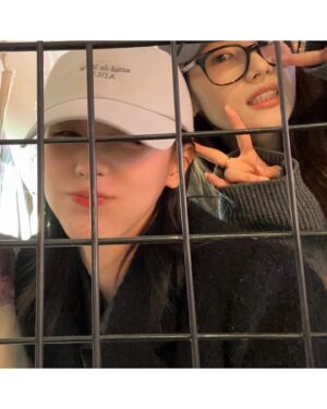 Cho Mi-yeon Instagram - 사랑한다구우🎁❤️