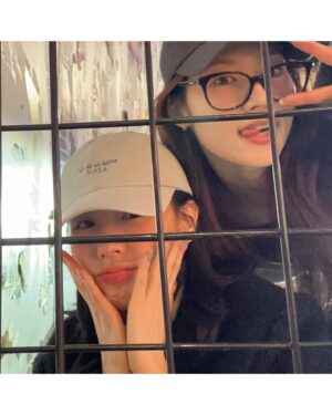 Cho Mi-yeon Instagram - 사랑한다구우🎁❤️