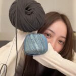 Nozomi Sasaki Instagram - なう。
最近の自分の時間🧶
夜、やるべき事をやり、
後は寝るだけの状態でゆったりと♡
この時間が最高！！！
編み物の写真載せたら、編んでる姿も…とあったので✨
鼻の上、爪で引っ掻いて皮剥けた…
早く治します🙏
#趣味