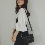 Nozomi Sasaki Instagram - 私服。
cottonシャツの襟が特にお気に入り✨
サロペットはチャックなどもなく、下から履くだけで楽ちん！皺もなりにくい素材！

outfit @intimite_onemile 
bag #GUCCI
shoes #daniellaandgemma
メガネ：#iNtimitebyEYEVAN