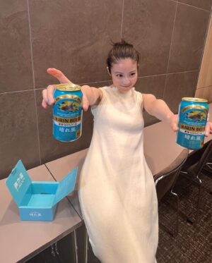 Mio Imada Instagram - 🍺
最近広角で撮るのが流行ってるらしい。