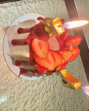 Shin Min-a Instagram - 감사합니다🎂❤️(4월5일☺️)