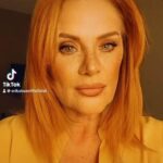 Erika Buenfil Instagram - Y así 👩🏻‍🦰