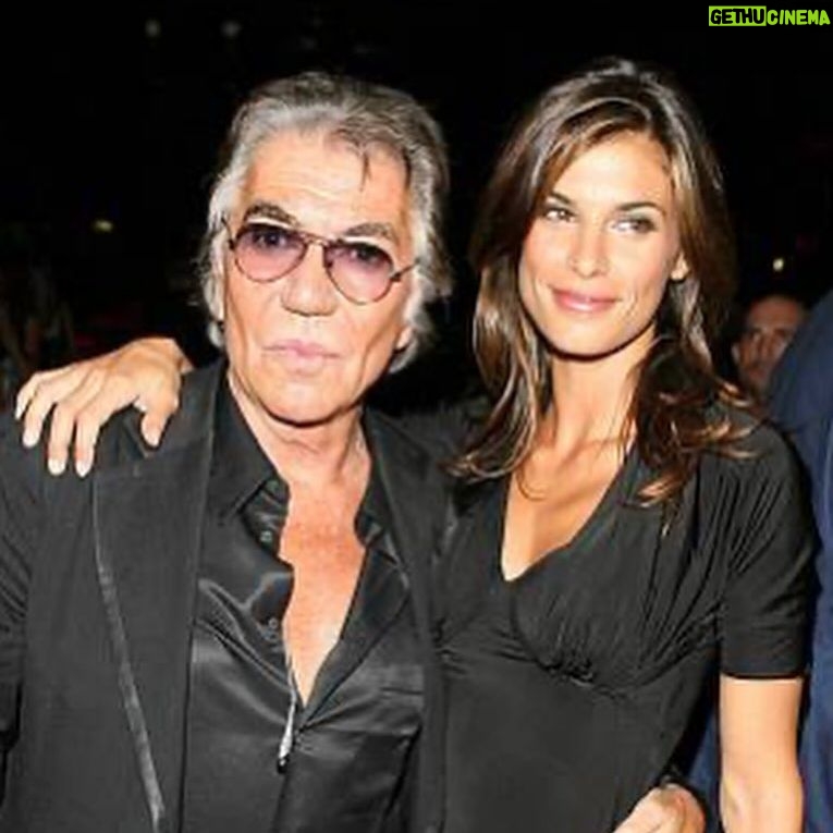 Elisabetta Canalis Instagram - Ciao Robi, se c’è una persona a cui devo dire grazie sei tu e la tua famiglia. Il fatto di non poter essere in Italia per darti l’ultimo saluto mi spezza il cuore, quanti ricordi insieme…avrai sempre un posto speciale nel mio cuore. Riposa in pace