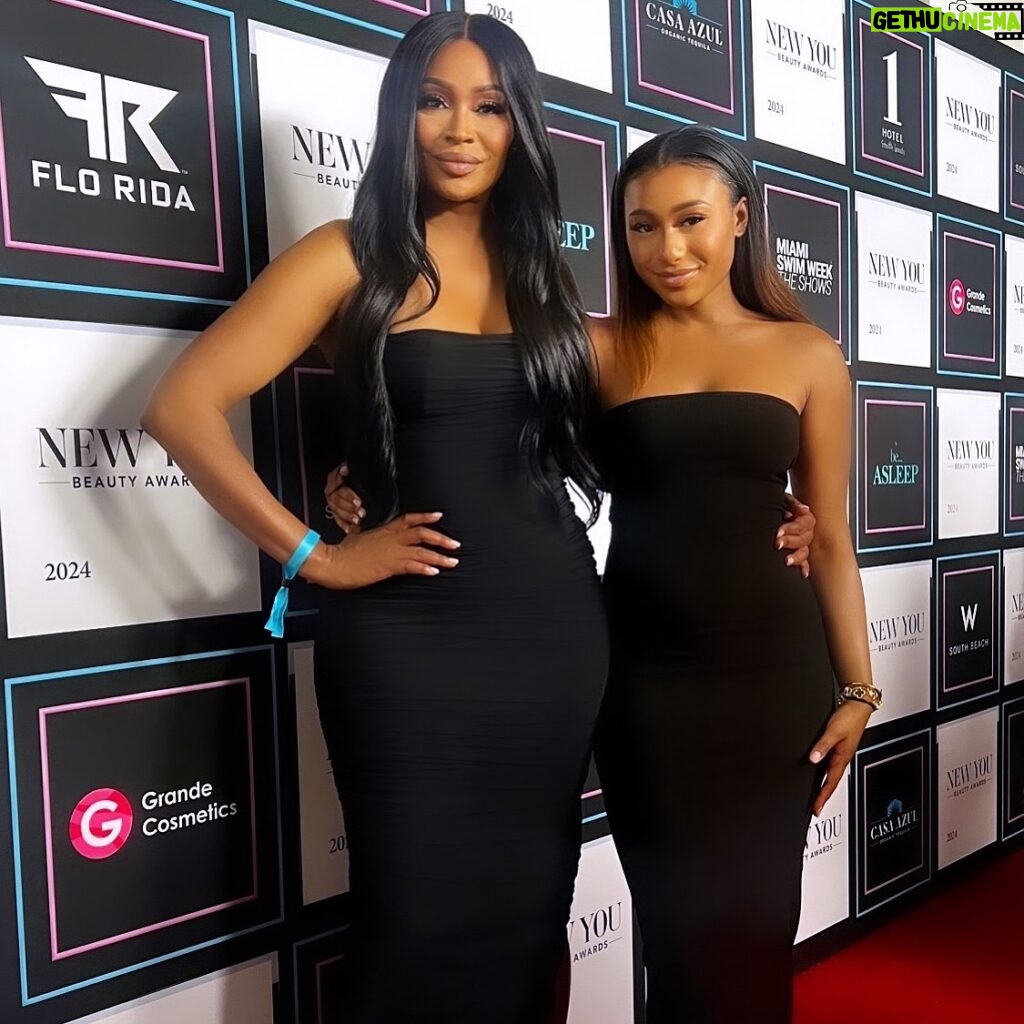 Cynthia Bailey Instagram - “me & my mini me @noellerobinson had an amazing time at the 2024 NEW YOU Beauty Awards. 
thank you @newyoumedia for all the love & making us a part of the family. 
huge congratulations to all the beauty innovators that received an award for their dedication & hard work. 
love you all!”💋

#newyoumagazine 
#newyoumedia 
#cynthiabailey 
#noellerobinson 
#momdaughterlove
#twinning
#love