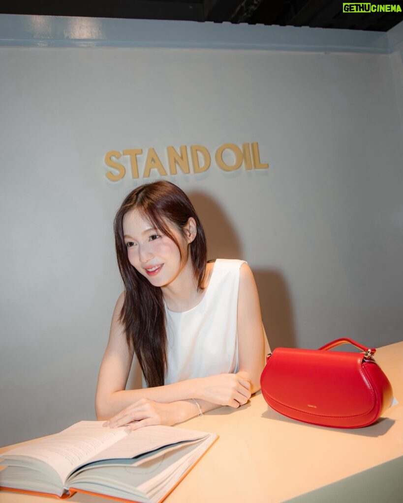 Pattranite Limpatiyakorn Instagram - มาแล้วค่า💖 ~ บ้านหลังแรกของ Stand Oil House ในประเทศไทย ใครยังไม่ไปอย่าพลาดนะคะ 🥰

🏡 Stand Oil House Pop-Up Store
· 5 April (FRI) - 28 April (SUN)｜10AM - 22PM
· Siam Center, G Floor

#STANDOIL #STANDOILTH
#STANDOILHOUSE
