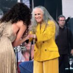 Débora Nascimento Instagram - Vou levar a vida toda pra entender o que aconteceu aqui.
Me sinto abençoada de poder compartilhar minha história e de Bella com Maria Bethânia, para Maria Bethânia, nesse especial com Caetano que vai reverberar na gente por muito tempo. 🤍