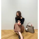 Nozomi Sasaki Instagram - 🖤🤎🩶

#FendiPeekaboo #PR
@fendi